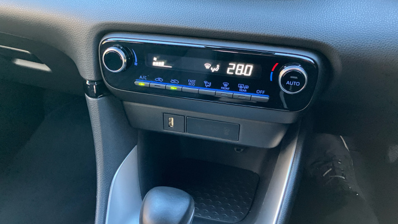 Toyota Yaris 1.5 Hybrid Design 5dr CVT Hybrid Hatchback